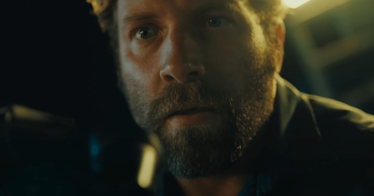 Screenshot-2025-03-20-094309.png Jai Courtney es un asesino en serie en un avance de animales peligrosos